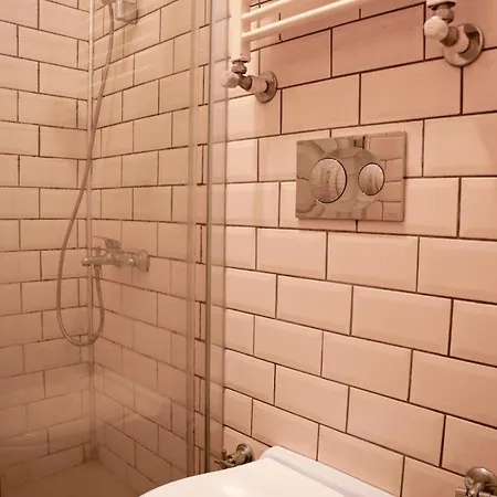 November 伊斯坦布尔