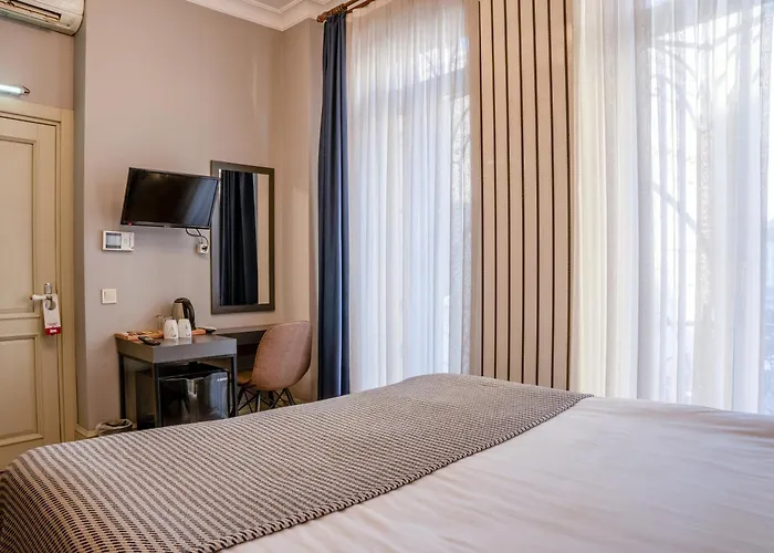 November Bed & Breakfast *