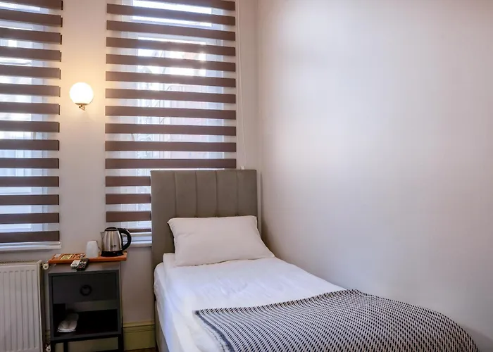 November Bed & Breakfast *