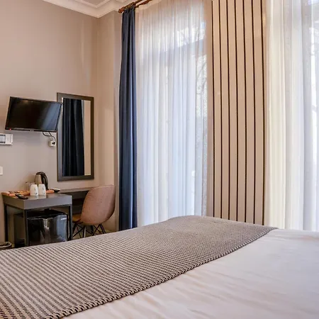 לינה וארוחת בוקר November *